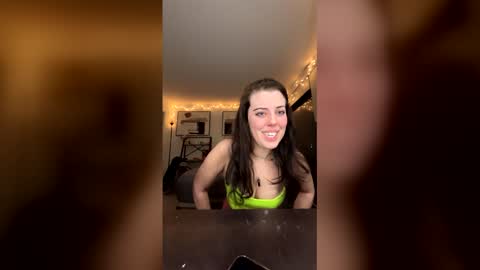 maddie_tha_baddie online show from April 7, 6:26 am