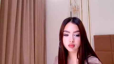 Madelaine online show from May 30, 7:01 pm