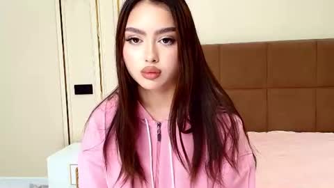 Madelaine online show from June 10, 6:29 pm