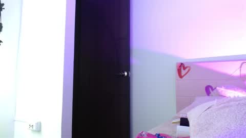 Snapshot of maddy_14 chatting on February 26, 3:32 pm Maddy UwU online show from February 26, 3:32 pm