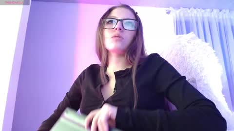 Snapshot of maddy_14 chatting on September 18, 11:42 pm Maddy UwU online show from September 18, 11:42 pm