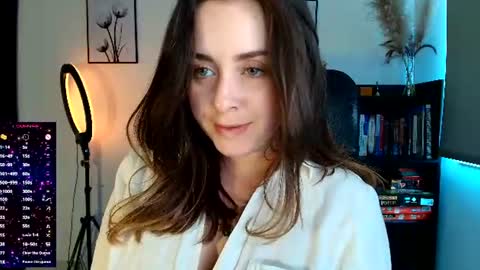 madelamee online show from July 28, 7:04 pm
