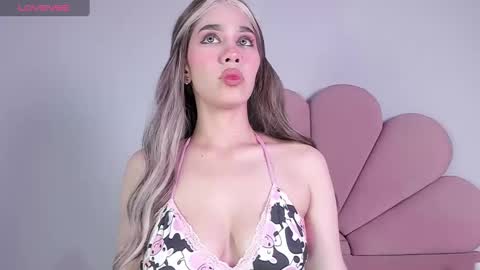 Madelin Clerk online show from February 25, 8:00 pm