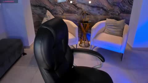 Snapshot of madelinefox_ chatting on March 12, 8:19 am Madeline online show from March 12, 8:19 am