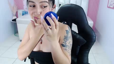 Snapshot of madhison_klain_s chatting on February 25, 11:37 pm Madhison  online show from February 25, 11:37 pm