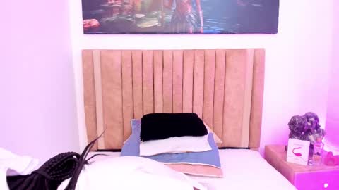 Snapshot of madison_mooney chatting on October 15, 12:17 pm Madison online show from October 15, 12:17 pm