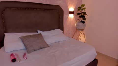 M A D I S O N online show from December 22, 7:53 pm