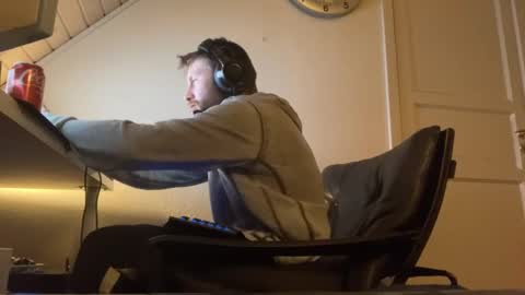 Mads online show from December 4, 8:30 pm