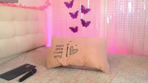 madysson__js_ online show from November 8, 2:42 pm