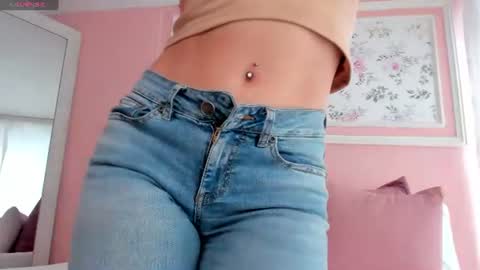 Mae Lyra online show from June 17, 5:18 pm