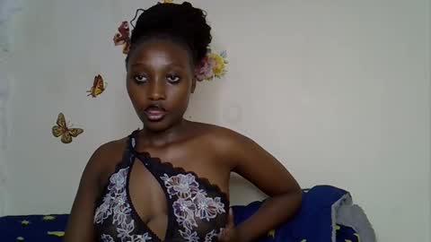 Maee online show from December 5, 7:22 pm