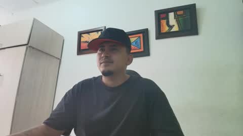 magic_milk23 online show from November 18, 6:44 pm