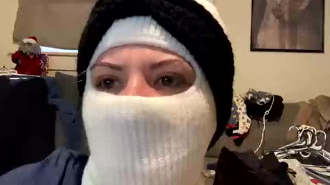 Maggie online show from December 27, 5:48 pm