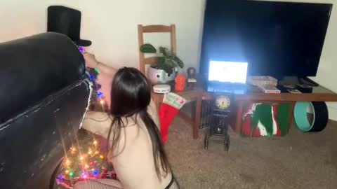 Maggie online show from December 8, 3:29 am