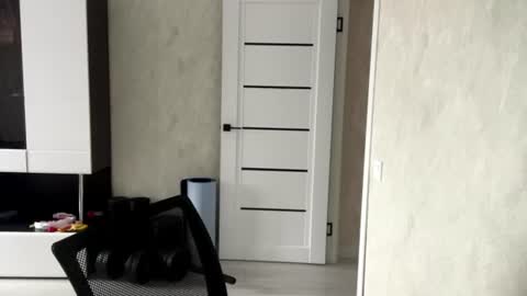 M I A online show from July 16, 8:39 am