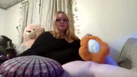 maicii006 online show from December 3, 2:12 am