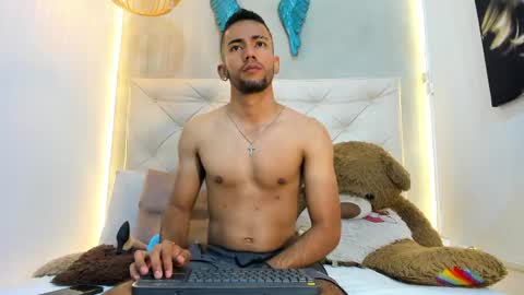 maicolparker0 online show from April 21, 1:40 pm