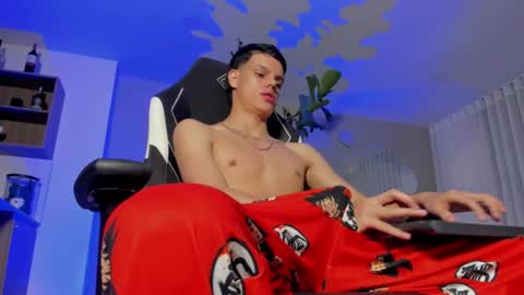 MAICOL  online show from February 3, 6:40 am