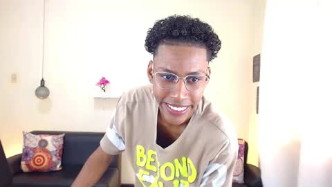 Snapshot of maiki18 chatting on March 5, 2:01 pm I am Maik online show from March 5, 2:01 pm