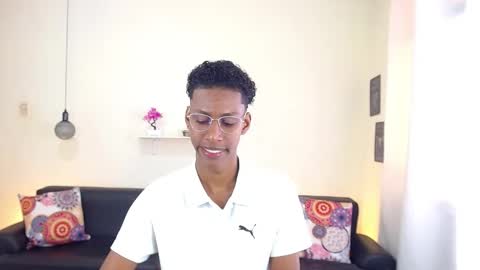 Snapshot of maiki18 chatting on February 12, 2:43 pm I am Maik online show from February 12, 2:43 pm