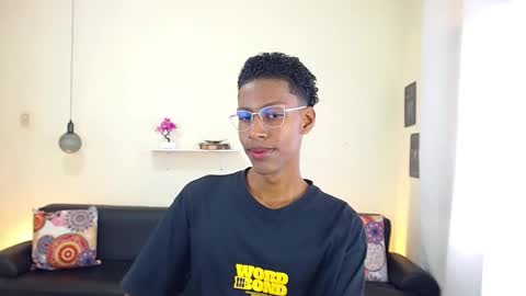 Snapshot of maiki18 chatting on February 14, 1:51 pm I am Maik online show from February 14, 1:51 pm