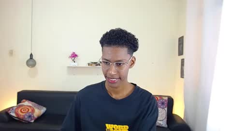 Snapshot of maiki18 chatting on February 20, 2:02 pm I am Maik online show from February 20, 2:02 pm