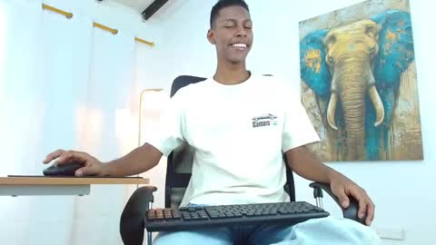 Snapshot of maiki18 chatting on September 15, 2:40 pm I am Maik online show from September 15, 2:40 pm