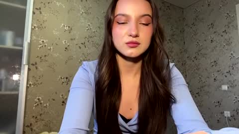 DIna online show from April 6, 1:45 pm