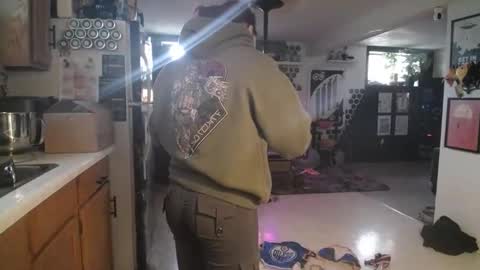 makaylamoonn online show from November 3, 8:10 pm