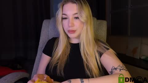 maksisisia online show from April 8, 4:10 pm