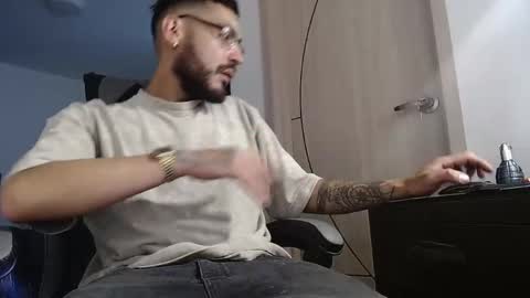 malek_xarx online show from June 6, 2:39 am