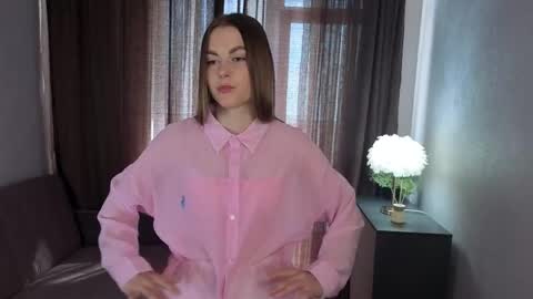 Mia online show from June 3, 4:26 am