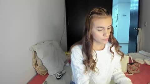 Snapshot of malucam_06 chatting on January 21, 12:46 am instagram  nueela   online show from January 21, 12:46 am