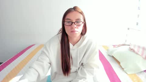 Snapshot of malucam_06 chatting on September 25, 9:22 pm instagram  nueela   online show from September 25, 9:22 pm