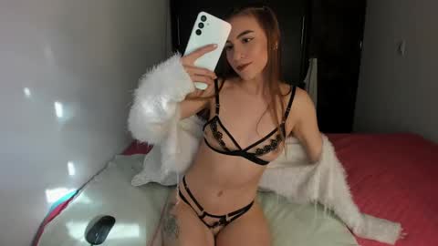 Snapshot of malucam_06 chatting on January 26, 9:40 pm instagram  nueela   online show from January 26, 9:40 pm