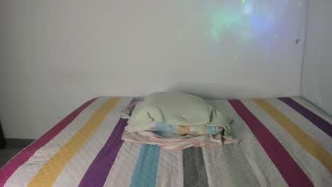 Snapshot of malucam_06 chatting on September 28, 10:52 pm instagram  nueela   online show from September 28, 10:52 pm