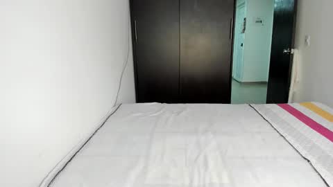 Snapshot of malucam_06 chatting on February 16, 8:11 pm instagram  nueela   online show from February 16, 8:11 pm
