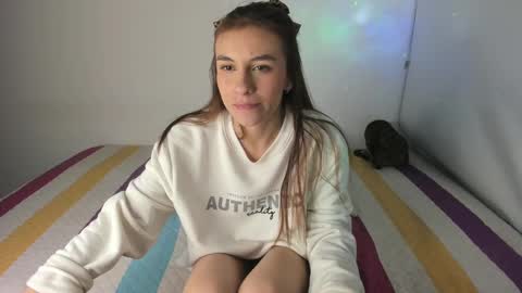 Snapshot of malucam_06 chatting on September 19, 10:57 pm instagram  nueela   online show from September 19, 10:57 pm