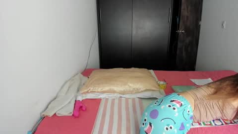 Snapshot of malucam_06 chatting on December 24, 6:06 pm instagram  nueela   online show from December 24, 6:06 pm