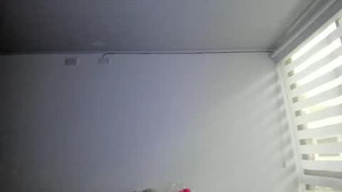 Snapshot of malucam_06 chatting on October 24, 10:32 pm instagram  nueela   online show from October 24, 10:32 pm