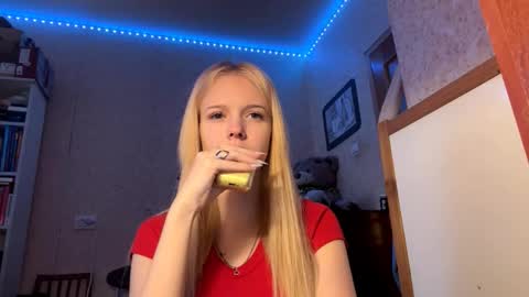 mamieengstrom online show from November 21, 7:39 am