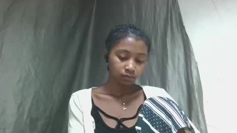 mamieriela online show from April 21, 7:04 am