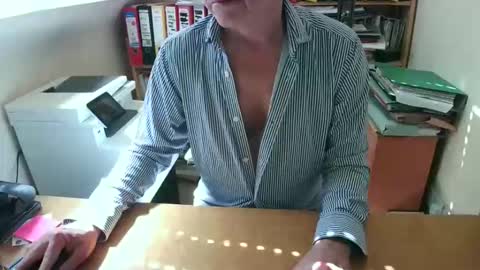 manbitcher online show from April 23, 11:40 am