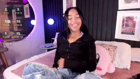 manelyk_evanss online show from June 25, 11:15 am
