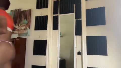 mantismillie online show from October 8, 2:56 pm