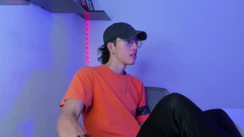 Manuel online show from February 25, 8:11 pm