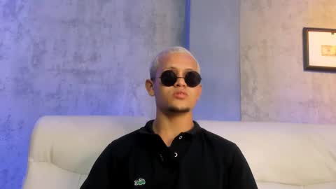 Manuel online show from November 18, 2:36 am