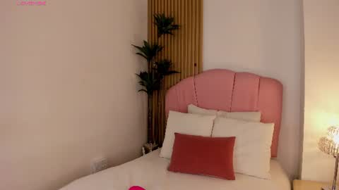 Mara online show from June 11, 8:51 pm