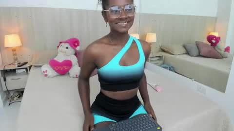 Mara Sinclair online show from June 12, 7:35 pm