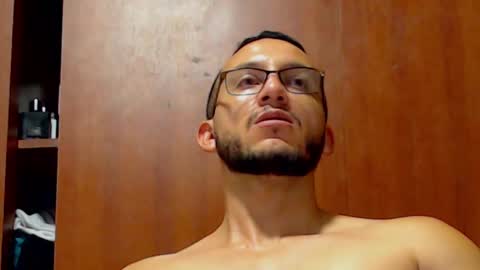 Snapshot of marcusmilarc chatting on February 19, 1:08 am online show from February 19, 1:08 am